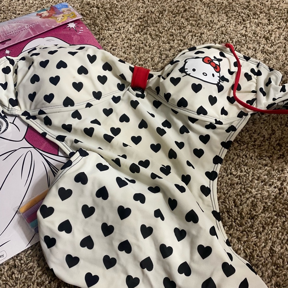 Hello Kitty Bundle - Picture 4 of 4